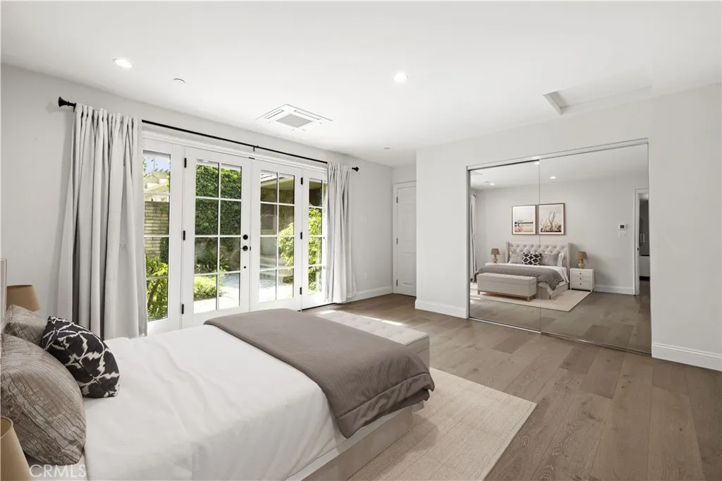 5200 Collier Place, Woodland Hills, California 91364 home-pic-19